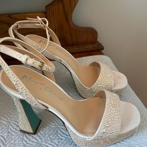 Betsy Johnson SB Beth Pearl size 7.5 New in Box